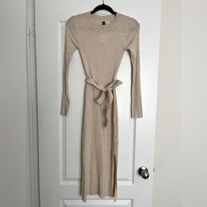 Cream midi dress from H&M with a belt and slits on both sides, size XXS